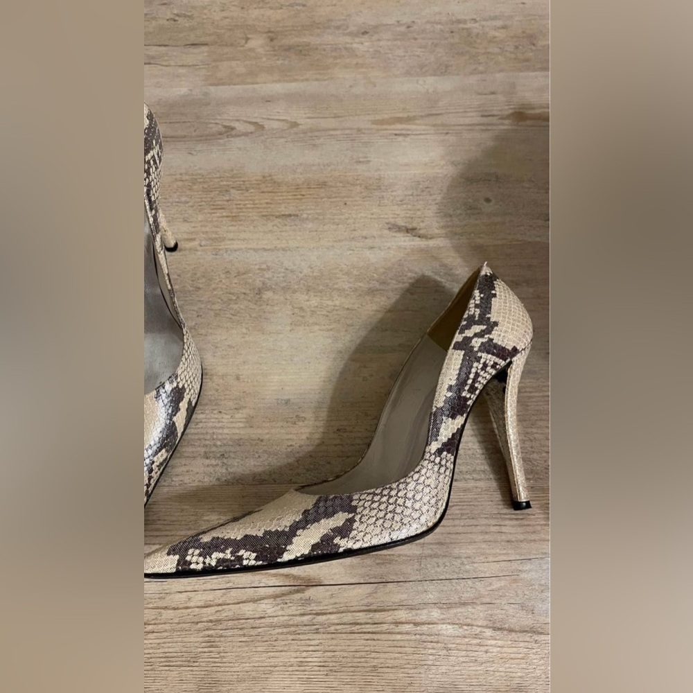 Rare Stuart Weizmann python pumps - Picture 3 of 16